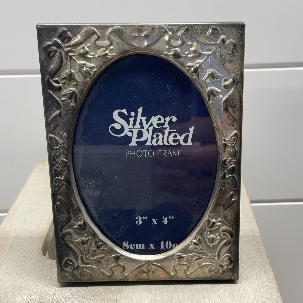 Vintage Style Silver Plated 3x4 Ornate Floral Embossed Oval Photo Picture Frame
